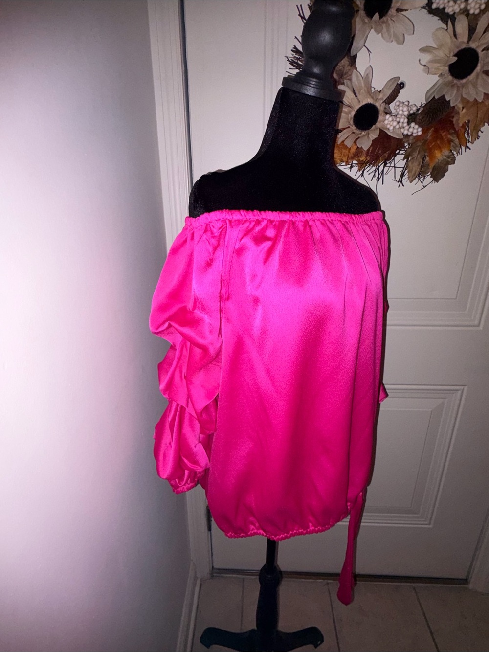 Vince Camuto Hot Pink Off-Shoulder Ruffle Sleeve Blouse - Picture 3 of 7